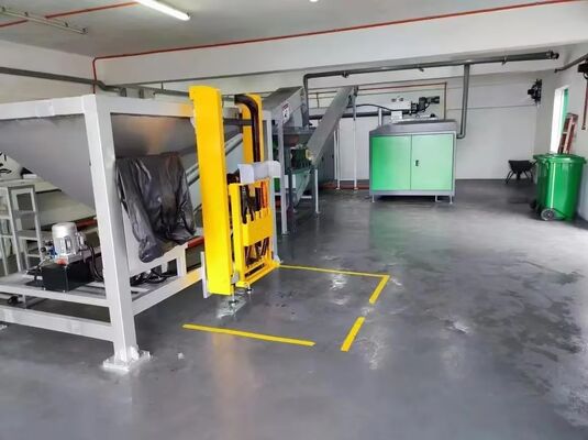 Maßgeschneiderte geruchlose elektrische Industrie-Kompost-Ausrüstung 1000 KG tägliche Verarbeitungskapazität 24h Verarbeitungszyklus Mikrobielle Zersetzung